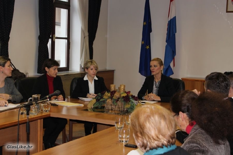 Potpisivanje Sporazuma o partnerstvu „Ličko–senjska županija -pomoćnici za učenike s teškoćama“.