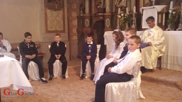 Euharistijsko slavlje Prve pričesti u župi Sinac