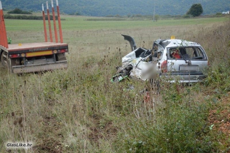 Dvije osobe poginule u prometnoj nesreći 