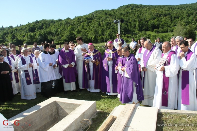 Sprovodni obredi za vlč. Nikolu Komušanca 