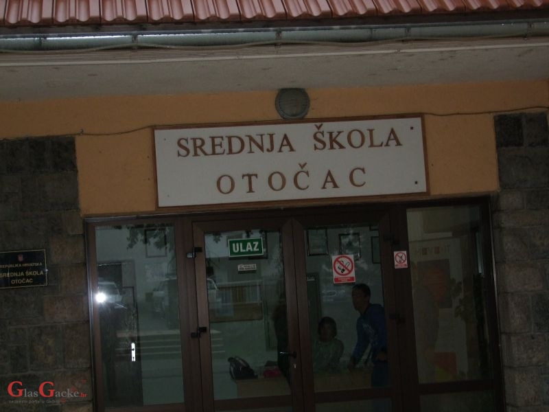 Počeo štrajk prosvjetara, nema nastave u školama u Otočcu 