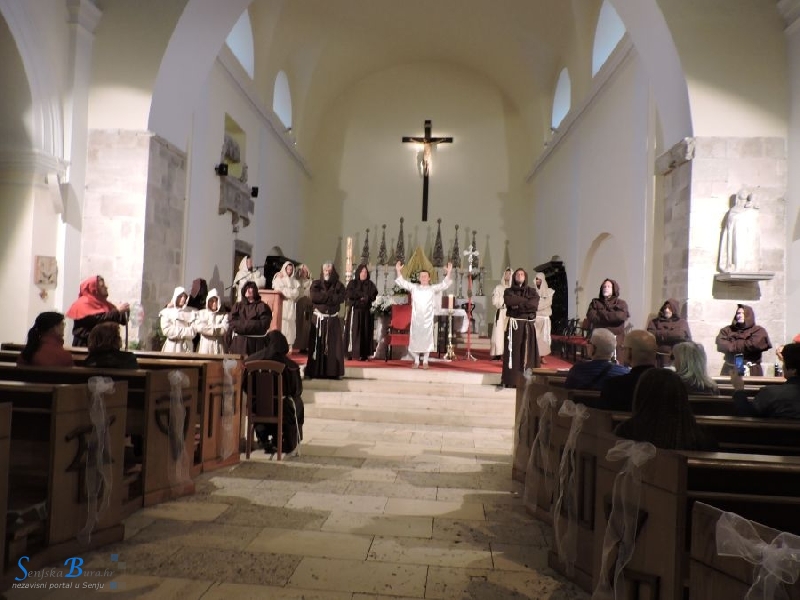U senjskoj katedrali Uznesenja BDM  gostovalo je Pučko kazalište s otoka Hvara