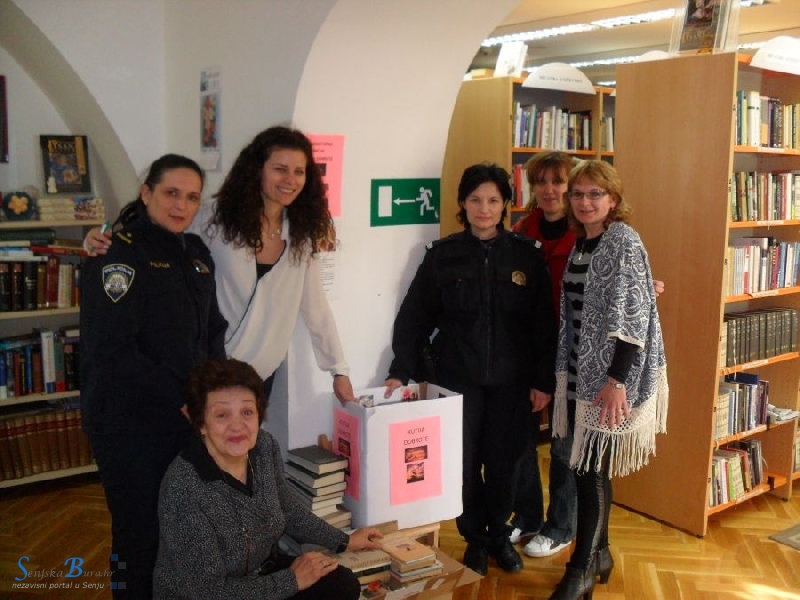 Službenici Policijske postaje Senj sudjelovali u akciji „Knjiga dobrote“
