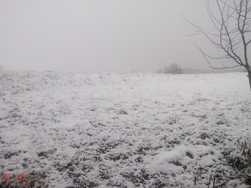 Noćas palo 2 cm novog snijega u Otočcu Noćas palo 2 cm novog snijega u Otočcu