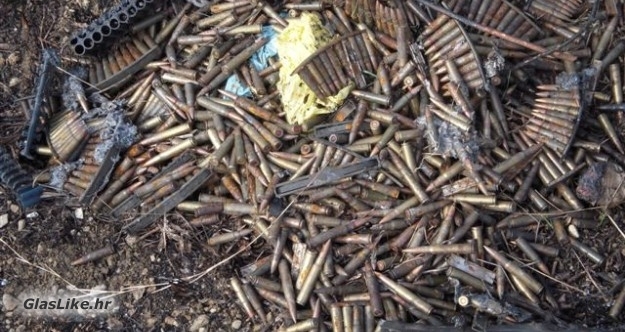 Neovlašteno posjedovao strelljivo, lovački barut...