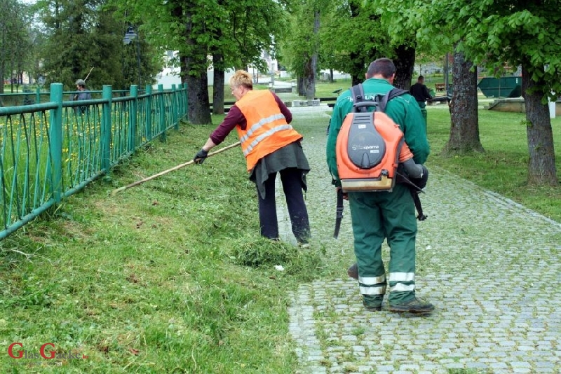 Pala prva košnja u zelenom parku