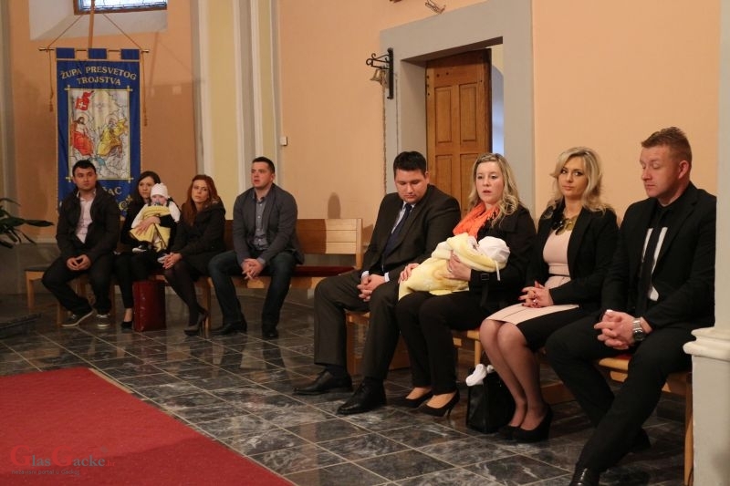 Na Uskrs dva krštenja u Otočcu 