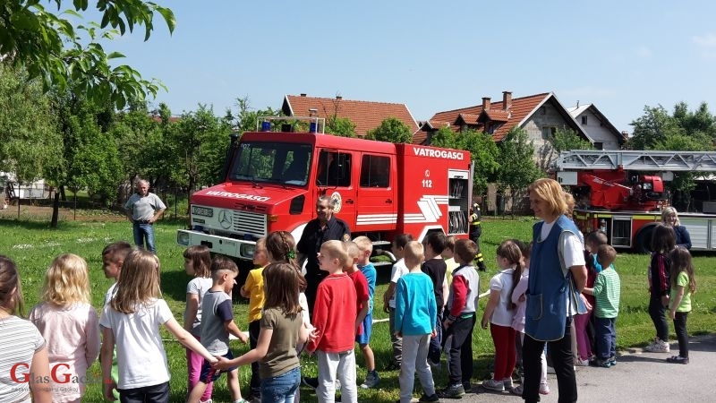 Vatrogasci DVD-a Otočac posjetili polaznike Dječjeg vrtića Ciciban 