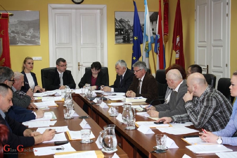 Mostovi, autobusi, vojarna, Županija, policija