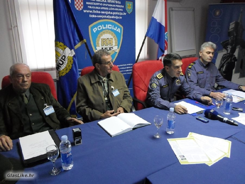 Policija i lovci zajedno na projektu "Siguran lov" Policija i lovci zajedno na projektu "Siguran lov"