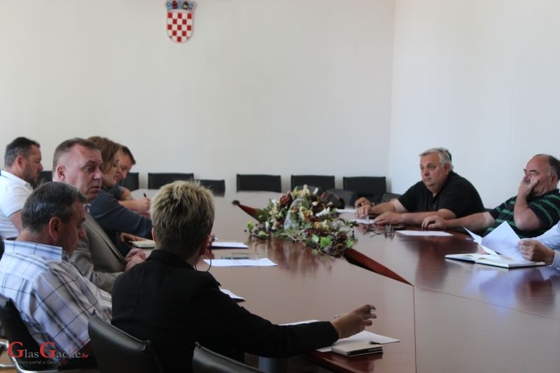 Postojeća politika Hrvatskih šuma vodi gašenju drvne industrije na području Ličko-senjske županije