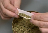 U Novalji i Senju pronađena droga i kokain kod tri osobe U Novalji i Senju pronađena droga i kokain kod tri osobe