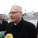 Josipović u Gospiću na kavi s građanima