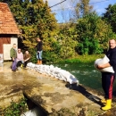 Švičani sami brane selo od poplave 