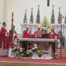 Biskup Komarica u procesiji ulicama grada Senja 