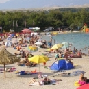 Na plaži Zrće tuča i otuđen mobitel a iz kuće u Vidalićima novac 