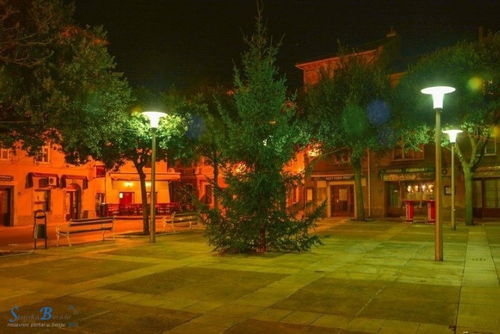 Kićenje bora u Senju