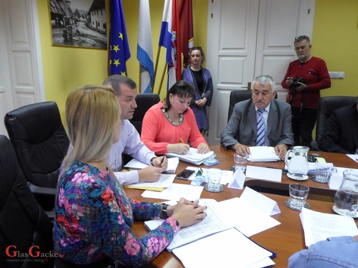 Kostelac: Svi projekti stoje, država je paralizirana