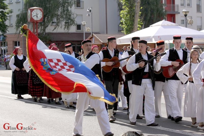 Nadasve uspješna 17. Smotra folklora Otočac Nadasve uspješna 17. Smotra folklora Otočac