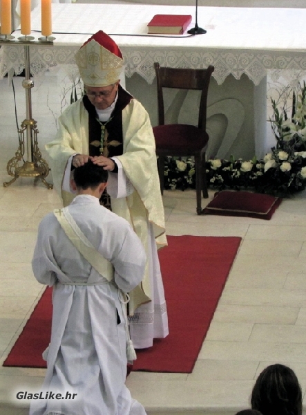 Zaređen Mišel Grgurić 