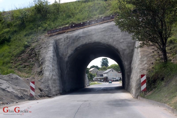 Promet kroz Vrhovine bez ograničenja