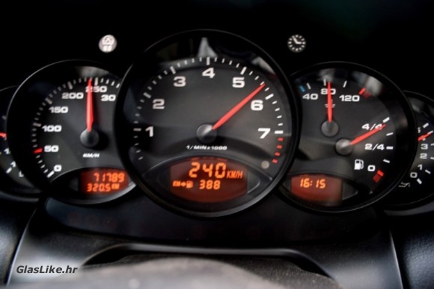 Brza vožnja i lakše nesreće