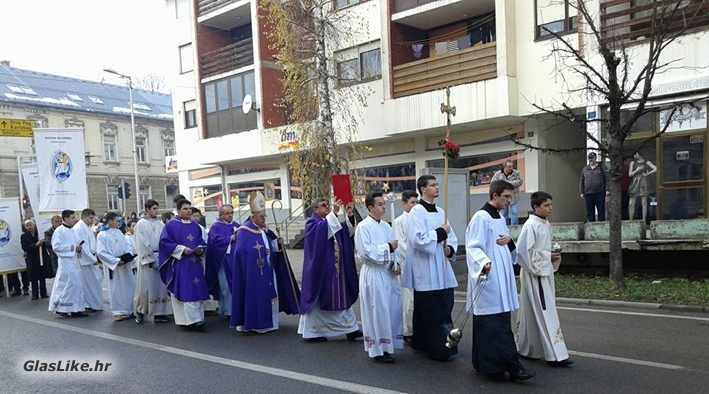 U Gospiću otvorena vrata milosrđa