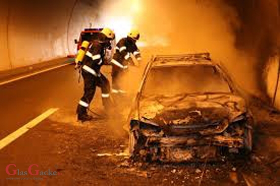 U tunelu Mala Kapela izgorio automobil