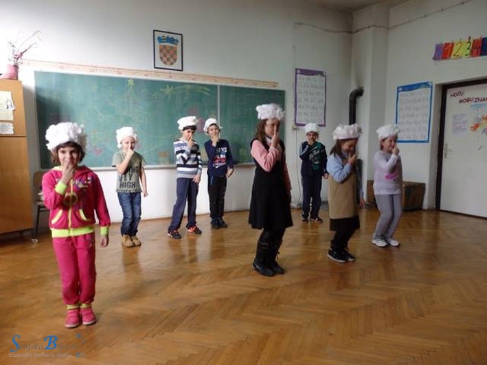 Priredba - čestitka u školi na Vratniku