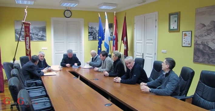Dogovor gradonačelnika s predstojnikom državne uprave oko obnove zgrade u Ul. k. Zvonimira 8 Dogovor gradonačelnika s predstojnikom državne uprave oko obnove zgrade u Ul. k. Zvonimira 8