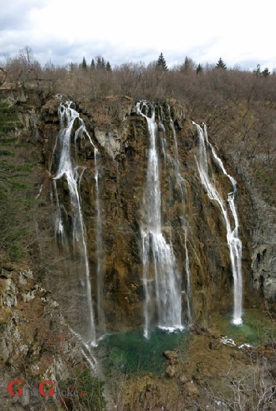Na Plitvicama prolijeću snježne pahuljice