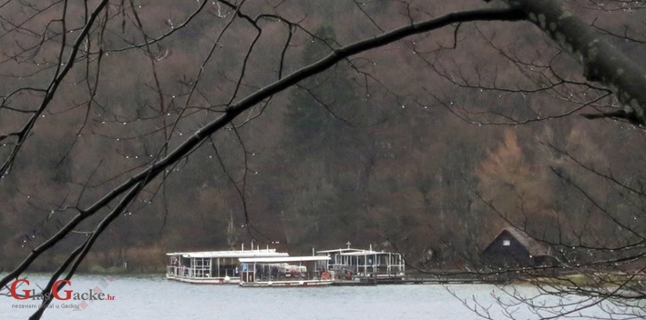Kiša pada, flota usidrena