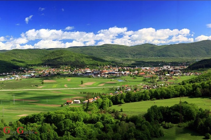 Dinamični travanj u Otočcu