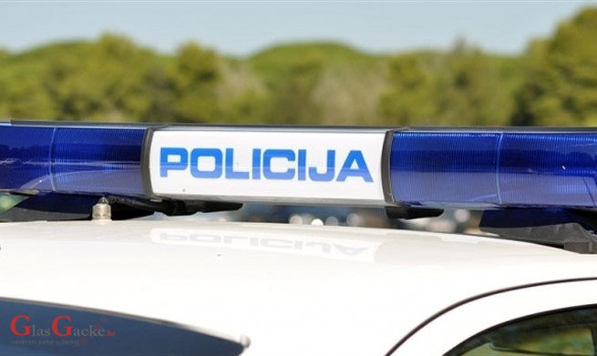 Na A-1 slovenka brzo vozila, izgubila nadzor nad vozilom i udarila u zaštitnu ogradu Na A-1 slovenka brzo vozila, izgubila nadzor nad vozilom i udarila u zaštitnu ogradu