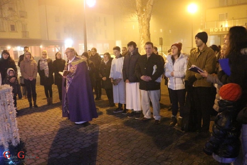 Upaljena druga adventska svijeća