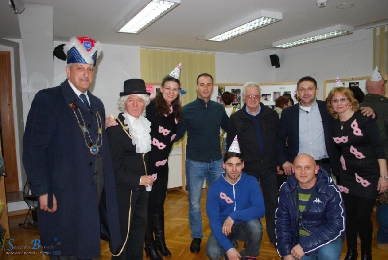 Otvorena mesopusna fotoizložba u Gradskoj knjižnici Senj 
