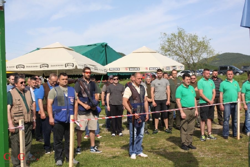 Započeo 15.tradicionalni turnir u gađanju letećih meta na Runjavici 