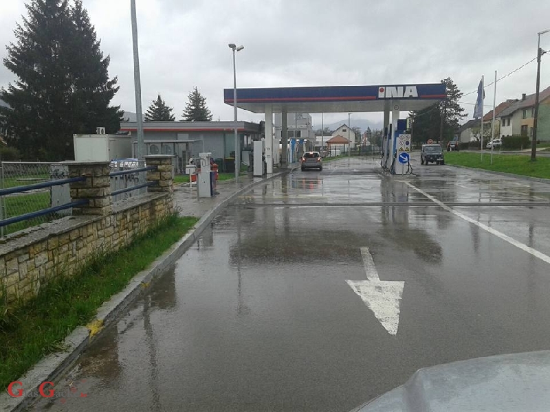 Provala u benzinsku postaju "INA" u Otočcu 