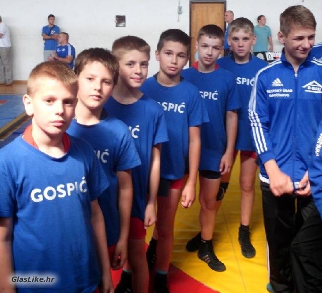 Članovi hrvačkog kluba Gospić na Međunarodnom turniru u Bistri 
