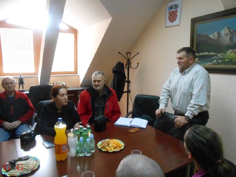 Međunarodni tim speleologa u posjeti Općini Brinje 