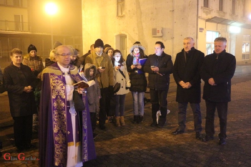 Upaljena četvrta adventska svijeća 