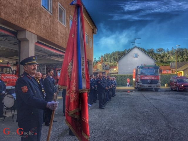 Skupština DVD-a Otočac i donacija dva vozila 