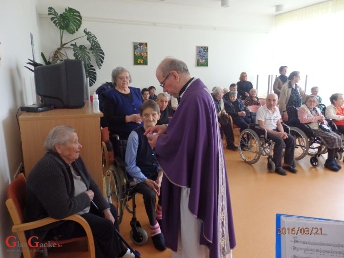 Župnik u pohodu Domu za starije i nemoćne