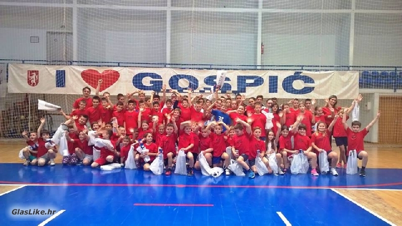 Dodjela klupskih kalendara za 2016.godinu 