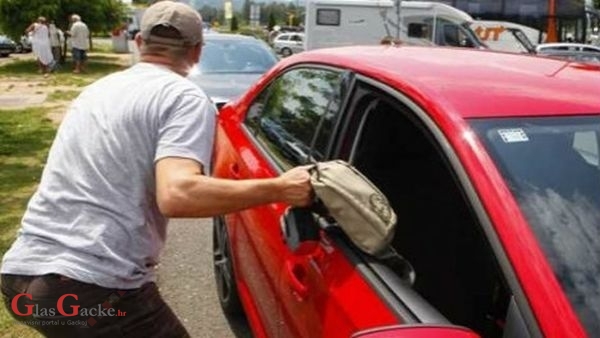 Iz nezaključanog auta otuđio torbu s novčanikom i osobnim dokumentima 