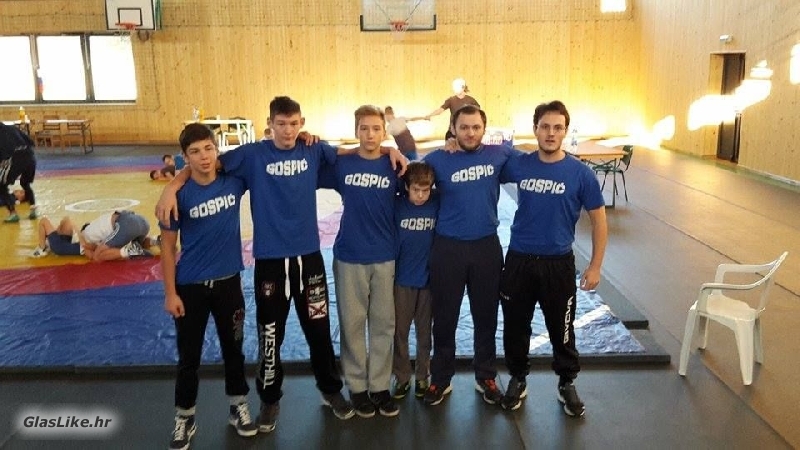 Hrvači Gospića osvojili medalje na međunarodnom turniru u Slovačkoj 