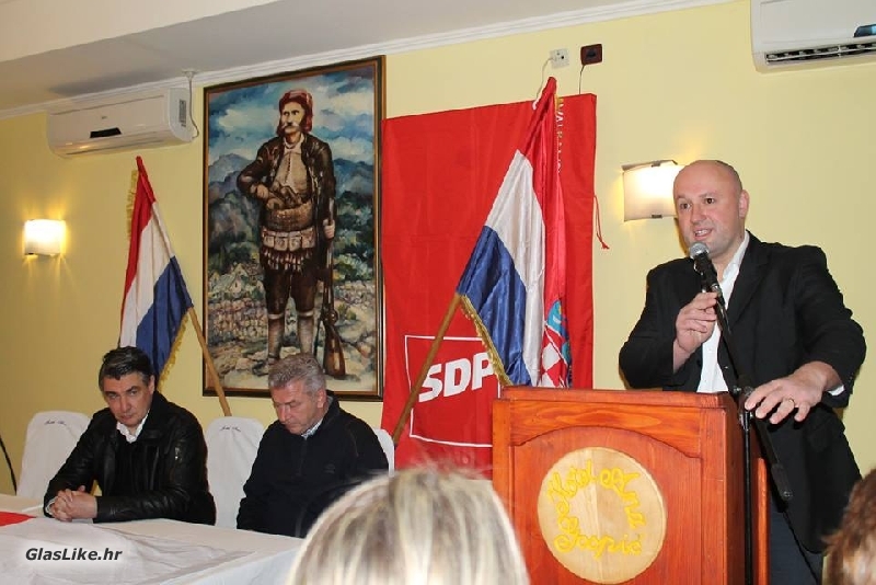 Zoran Milanović jučer posjetio Otočac i Gospić 