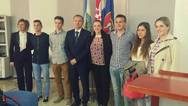 Mladi Guduskani s ministrom Horvatom