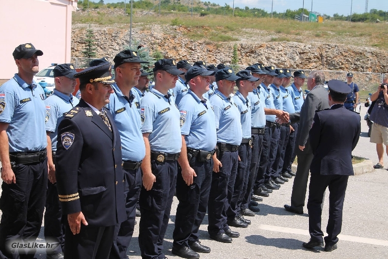 Sigurnije kroz turističku sezonu sa privremenom postajom prometne policije u Perušiću