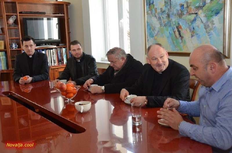 Biskup Petanjak u pastirskom pohodu Novalji i Lunu 